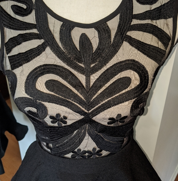 SALE: Short AKIRA sexy black dress size 2 - Picture 2 of 4